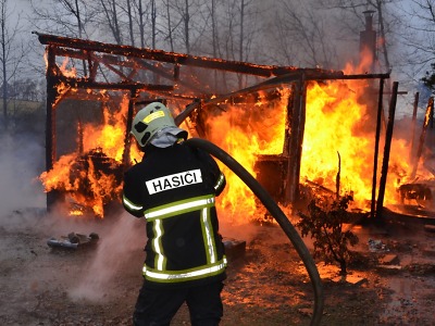 Shořela rekreační chata v Křižanech u Liberce