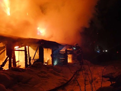 V Desné hořel rodinný dům