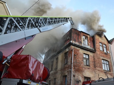 Hasiči zasahovali v Liberci při požáru půdy vícepodlažního domu