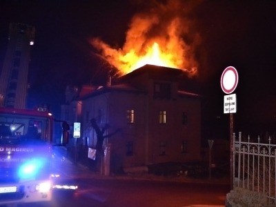 Bytový dům v Liberci zachvátily v noci plameny