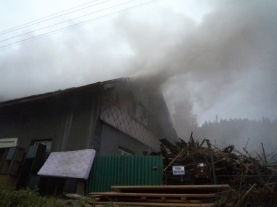 V Tanvaldě hořelo. Škoda na domě je sto tisíc korun