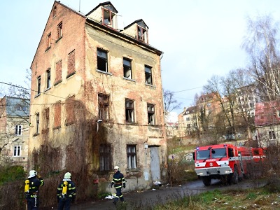 Hasiče zaměstnal požár budovy v Liberci, který uvěznil šest lidí