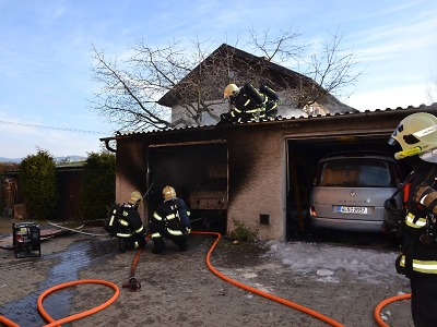 Hořela garáž v Liberci, škoda je přes půl milionu