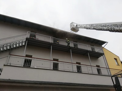 Obyvatelé vyhořelého domu v Perlové ulici v Jablonci se už vrátí domů