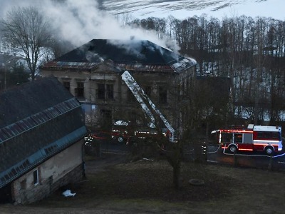 V budově bývalé školy v Pěnčíně-Huti opět hořelo