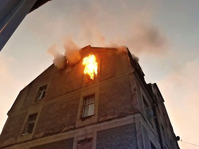 V Liberci hořel bytový dům, hasiči evakuovali 11 lidí