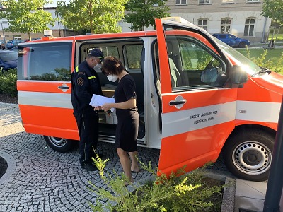 Autor foto:HZS Libereckého kraje Hasiči rozváželi antigenní testy pro školy v Libereckém kraji