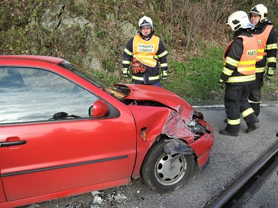 Ve Višnové se střetlo auto s vlakem. Evakuační autobus přijel z Jablonce