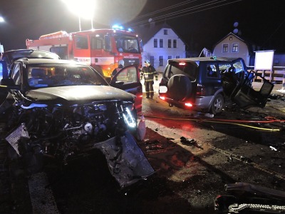 Po vážné nehodě dvou aut v Lučanech je deset zraněných