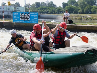Hasiči Libereckého kraje vyhráli raftové závody na kanále v Tróji