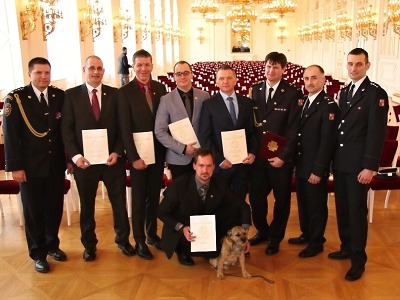 Zlaté záchranářské kříže převzali v Praze i hasiči z Libereckého kraje
