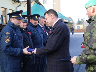 Hejtman Libereckého kraje udělil hasičům záslužné medaile IZS