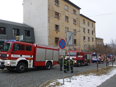 Z bytového domu v Liberci hasiči evakuovali 29 lidí