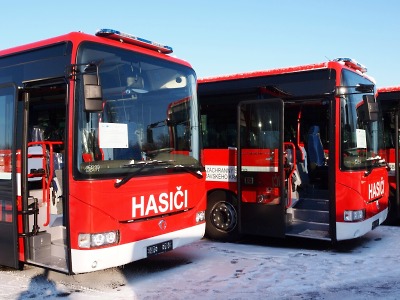 Krajští hasiči získají nový autobus a nakladač