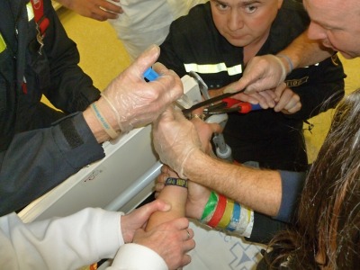 Krajští hasiči „operovali prst“ v liberecké nemocnici