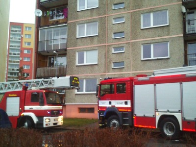 Při dvou požárech ve Mšeně a v Liberci hasiči evakuovali 16 lidí