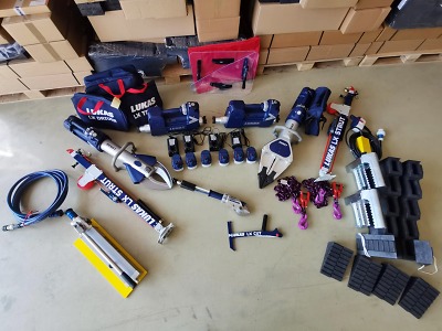 Krajští hasiči převzali nová elektrohydraulická vyprošťovací zařízení