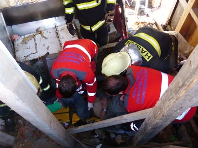 Liberečtí hasiči pomáhali vyprostit zaklíněného muže