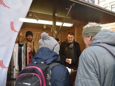 Hejtmanský vánoční mošt vynesl 9 tisíc. Podpoří Hospic svaté Zdislavy