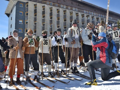 Od Labské boudy vyrazil historický závod k uctění památky Hanče a Vrbaty