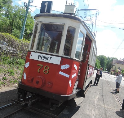 Hospicovou péči představili veřejnosti v historické tramvaji