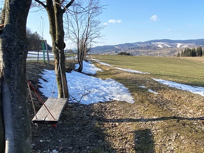 Houpačky z hor lákají na výhled. Z Horní Kalné je vidět až na Sněžku