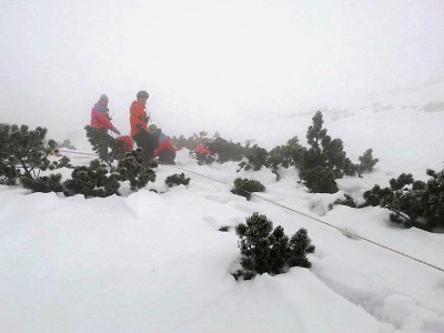 Při pátrací akci našli záchranáři z horské služby tři zbloudilé běžkaře