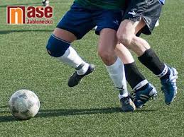 Opilý mladík kradl na stadionu v Jablonci dresy. Zadrželi jej hned na místě