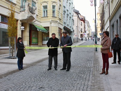Lidická ulice v Jablonci se stává důstojnou pěší zónou