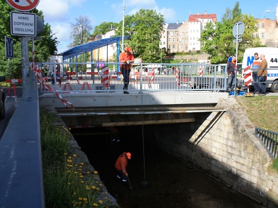 V Jablonci se opravují mosty přes řeku i železnici