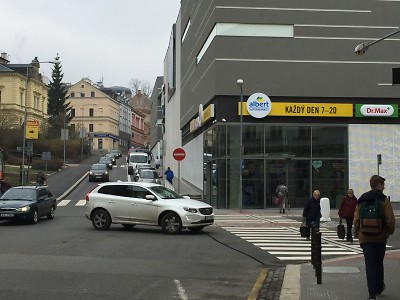 S otevřením obchodního domu se změnila doprava v centru Jablonce