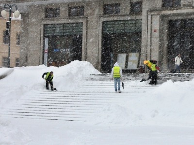 Úklid zasněženého Jablonce pokračuje