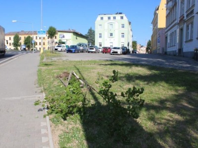 Z parkoviště v jablonecké Nádražní ulici se auto samo vydalo na výlet