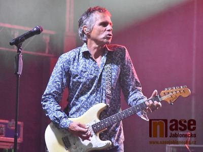 Autor foto:Petr Ježek Janek Ledecký přivezl opět Vánoční koncert a divákům čepoval pivo
