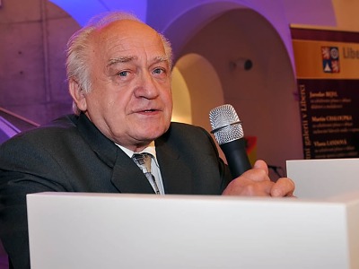 Zemřela osobnost sklářství pan Jaroslav Bejvl