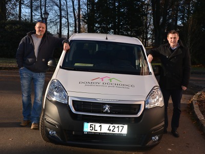 V jindřichovickém domově důchodců jezdí elektromobilem