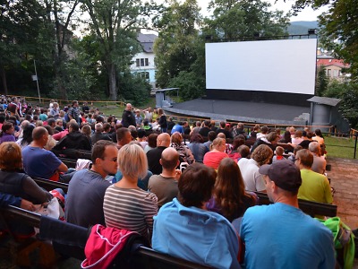 Novou sezonu letního kina v Jablonci zahájí projekcí filmu Naslepo