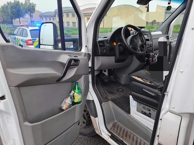 Autor foto:Archiv Policie ČR Po silnici na Malé Skále kličkovala dodávka s opilým řidičem