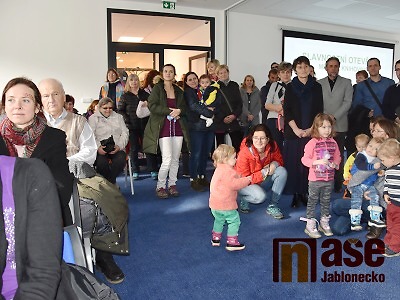 FOTO: Otevření nové knihovny v Železném Brodě lákalo