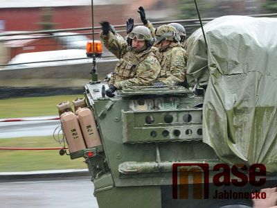 Obrazem: Americký vojenský konvoj projel Jabloncem
