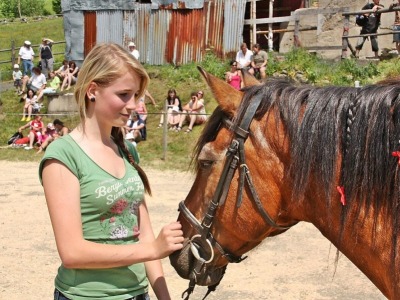 Hobby závody ve voltiži vyhráli Anna Kučková a Veronika Doušová