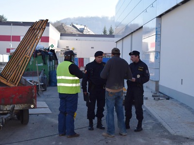 Policisté opět kontrolovali nelegální zaměstnávání a pobyt cizinců