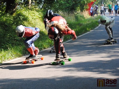 Downhilloví skateboardisté posviští opět z Kozákova víc než stovkou