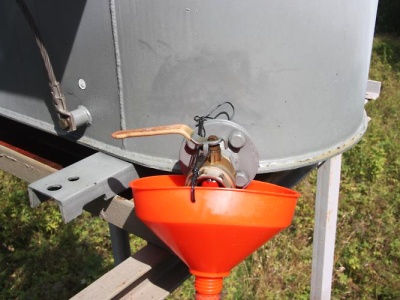 Policisté dopadli mladíky, kteří kradli na Jablonecku olej z transformátorů