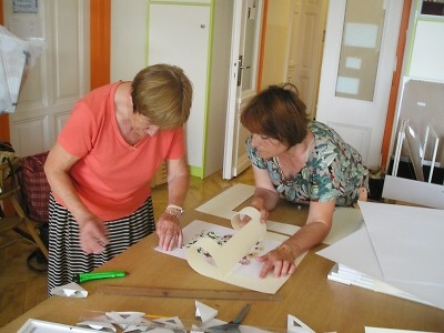 Dospělí navštívili kurzy, chodili do kroužku a nyní společně vystavují