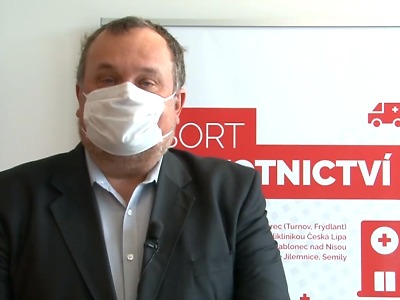 Autor foto:Archiv KÚ Libereckého kraje/ reprofoto z videa Očkování už se dostalo ke třicátníkům, od 31. května zmírní opatření