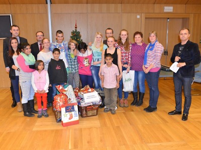 Děti z jabloneckého domova potěšily dárky při akci Strom splněných přání