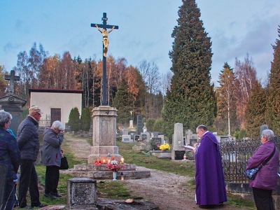 Obnovili centrální kříže na hřbitově Horní Tanvald