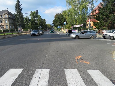 Na jablonecké křižovatce havaroval cyklista, policie hledá svědky