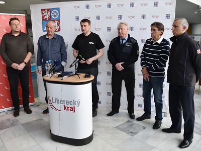 Autor foto:Archiv KÚ Libereckého kraje Krizový štáb kraje poptává dobrovolníky na pomoc i na šití roušek